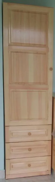 Гардероб за дрехи с чекмеджета